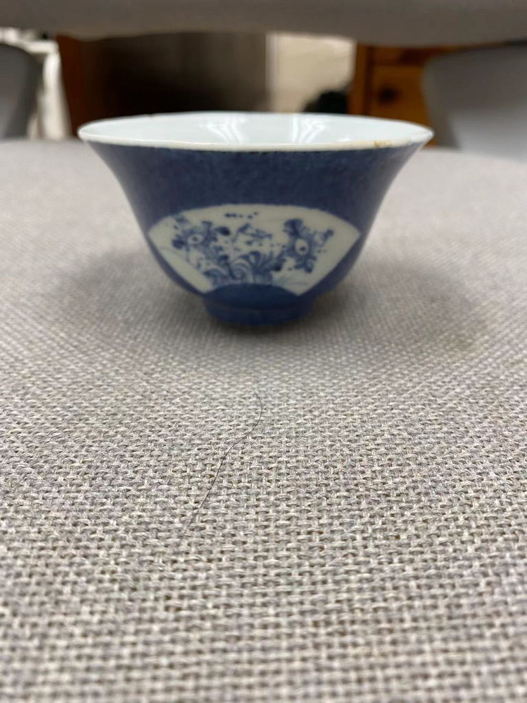 元代青白釉印花卉紋碗                                                                                        Yuan dynasty qingbai moulded floral bowl 