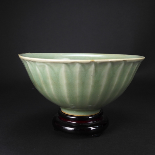 南宋龍泉梅子青蓮瓣盌
Southern Song Longquan celadon lotus bowl