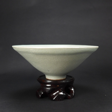 宋龍泉斗笠盌
Song Longquan conical bowl