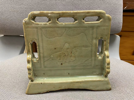 明代龍泉窯人物紋硯屏                                                                                            Ming dynasty Longquan celadon figural table screen 